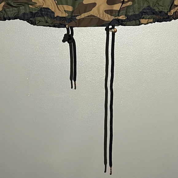 Forever 21 - Camo Pullover/ Jacket - Picture 7 of 9